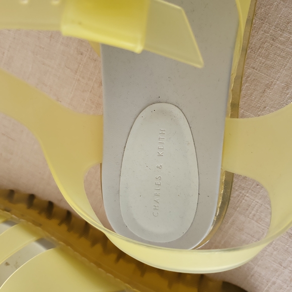 Sandals - Picture 5 of 5